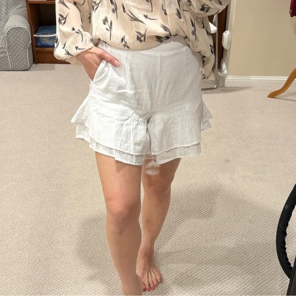 New! INC High Rise White Tiered Ruffled Shorts sz Small - Picture 5 of 7